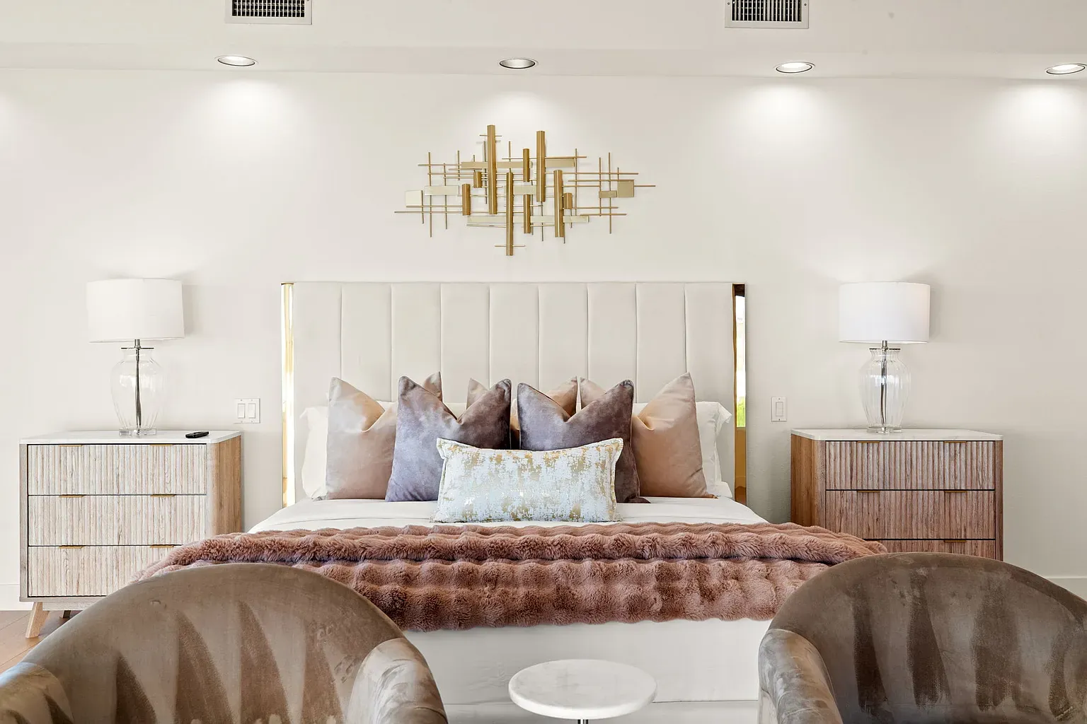 A private suite at Sakina House with ocean light